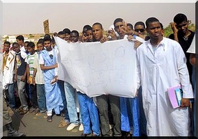 Livres incinérés: des milliers de Mauritaniens manifestent contre une ONG anti-esclavagiste