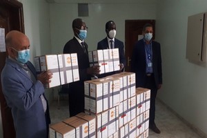 Santé de la Reproduction sous période Covid-19 en Mauritanie, l’UNFPA offre 16 ventouses au Ministère de la Santé