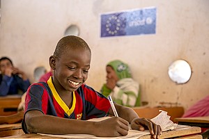 L’UNICEF et l’UE assistent près de 22 500 enfants en situation d’urgence au camp de réfugiés de M’berra