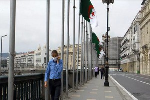 Covid-19 : l'Algérie décide de rouvrir progressivement les mosquées, les plages et les parcs