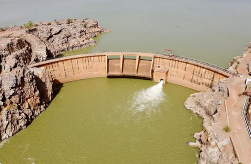 Le ministère de l’hydraulique : « la station de décantation de Beni Naaji a su maintenir la production de l’eau du projet Aftout malgré la hausse du niveau de turbidité »