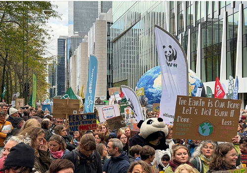Des dizaines de milliers de manifestants dans les rues de Bruxelles pour la défense du climat