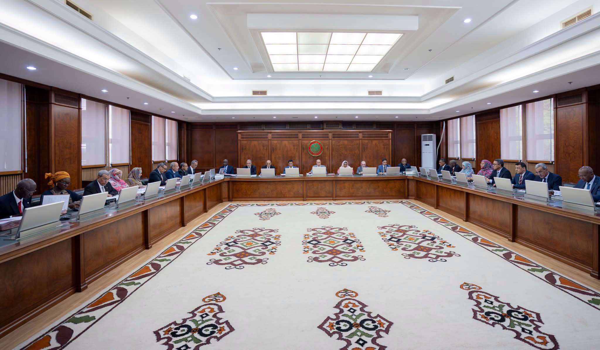 Des risques élevés : la Mauritanie adopte le budget 2027, avec des recettes s’élevant à 152 milliards d’ouguiyas