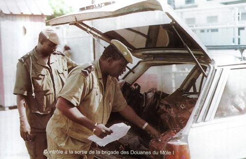 Saint-Louis : la douane saisit 1,2 milliard sur deux Mauritaniens