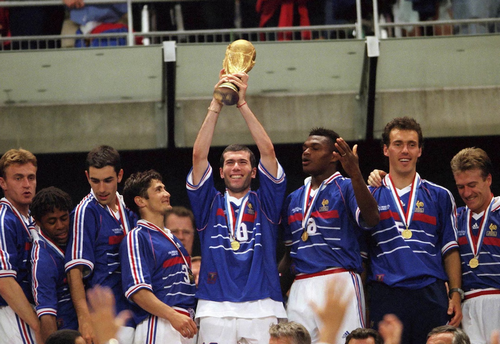 Des révélations tardives sèment le doute sur le sacre de la France en 98