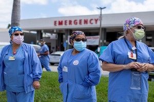 COVID-19: plus de 2000 morts en 24 h aux États-Unis, une première depuis 3 mois 