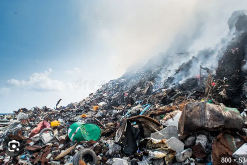 À Dar Naïm, les habitants du quartier Al-Jazira étouffent sous les fumées du brûlage de déchets