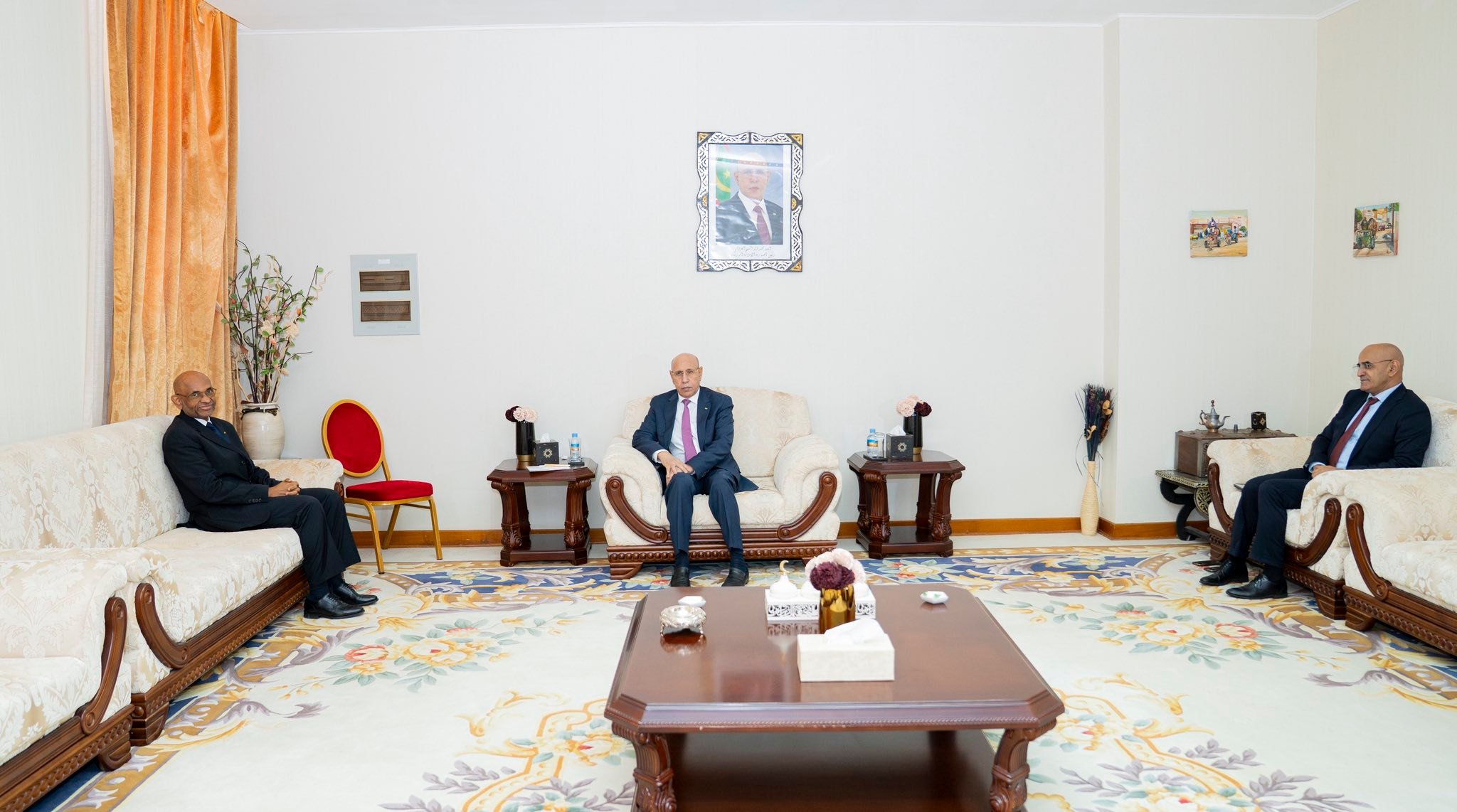 Le président de la République reçoit le directeur général de la chaîne hôtelière Azalai