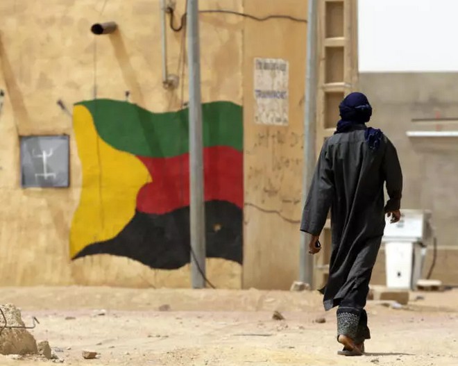 Mali: une vague de civils quitte la ville de Kidal