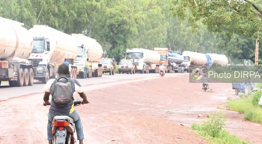 Mali : l’armée escorte des citernes en provenance du Sénégal