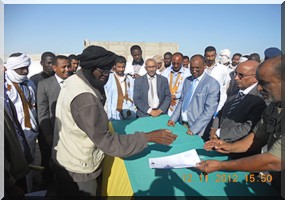 Manifestation des marins devant le gouvernorat de Nouadhibou. 