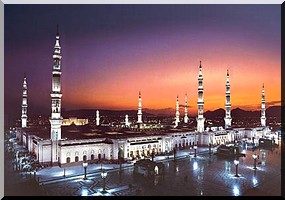 Des pèlerins prient pour le Président à Al-Madïna