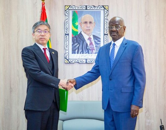 Le ministre des Affaires étrangères reçoit une copie des lettres de créance du nouvel ambassadeur du Japon