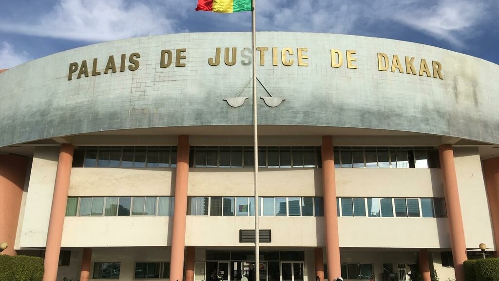 Sénégal : deux députés de la majorité condamnés pour trafic de faux passeports