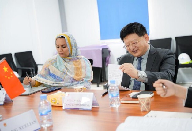 La ministre de l’Hydraulique préside une réunion portant sur le plan d’exécution des travaux du projet d’assainissement du (pôle A) de Nouakchott