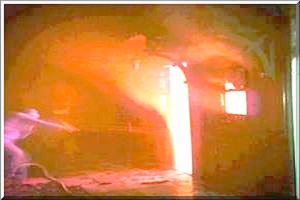 Tunisie - Le mausolée d'Akouda totalement détruit par les flammes. 