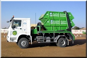 Zouerate : Réception d’un camion multi-benne pour le ramassage des ordures ménagères